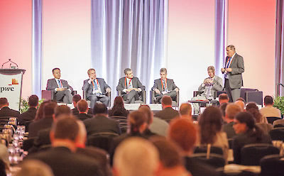 Bi Hua, CEO of Fenmei Packaging, delivered a keynote speech at the Global Forest and Paper Industry Development Annual Conference